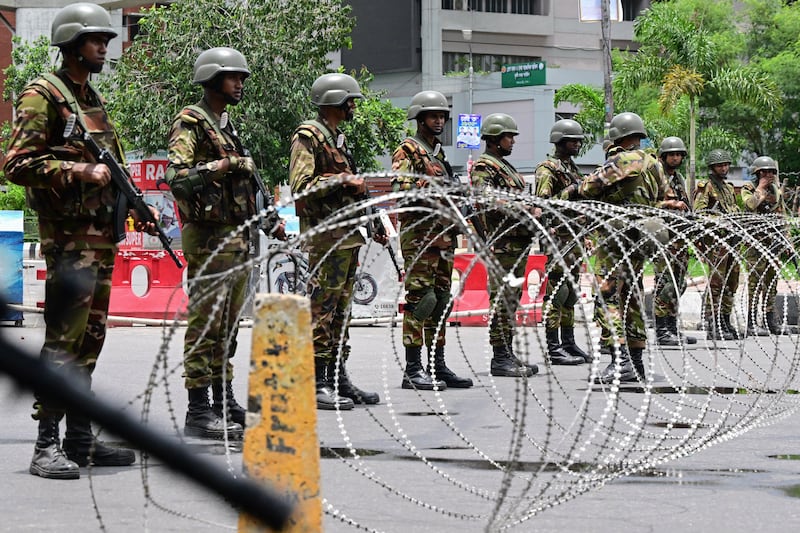 Bangladesh army personnel stand guard near the parliament house during a curfew imposed after clashes during anti-quota protests turned deadly, Dhaka, July 22, 2024. (Munir uz Zaman/AFP)