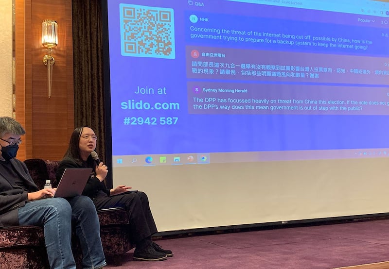 台湾数位发展部部长唐凤25日召开外媒记者会。(记者夏小华摄)
