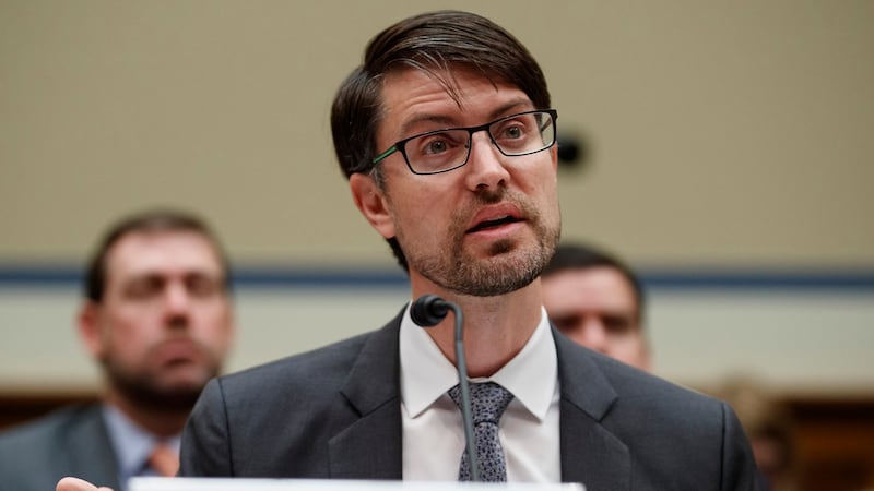 脸书公司的网络安全政策主管格莱谢尔(Nathaniel Gleicher)在国会作证。(美联社)