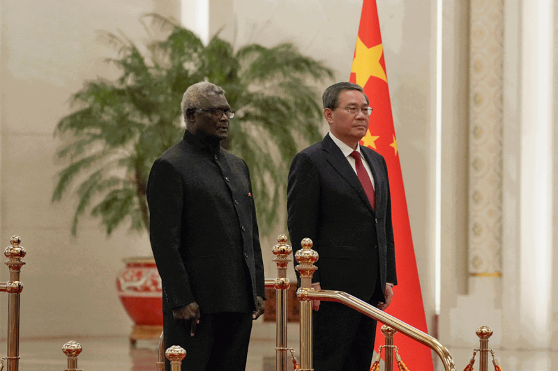 2023年7月10日,中国总理李强在北京人大会堂举行欢迎仪式欢迎所罗门群岛总理索加瓦雷的到访。(路透社)