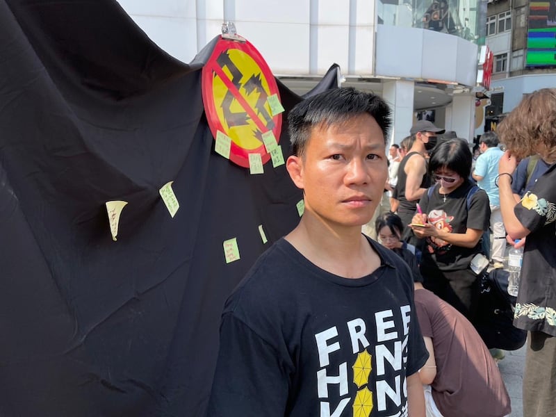 赴汤表示,有大批在2019年参与抗争的人士,被港府採取拖延调查和扣起护照的对待,属新的酷刑手法。(陈子非摄)