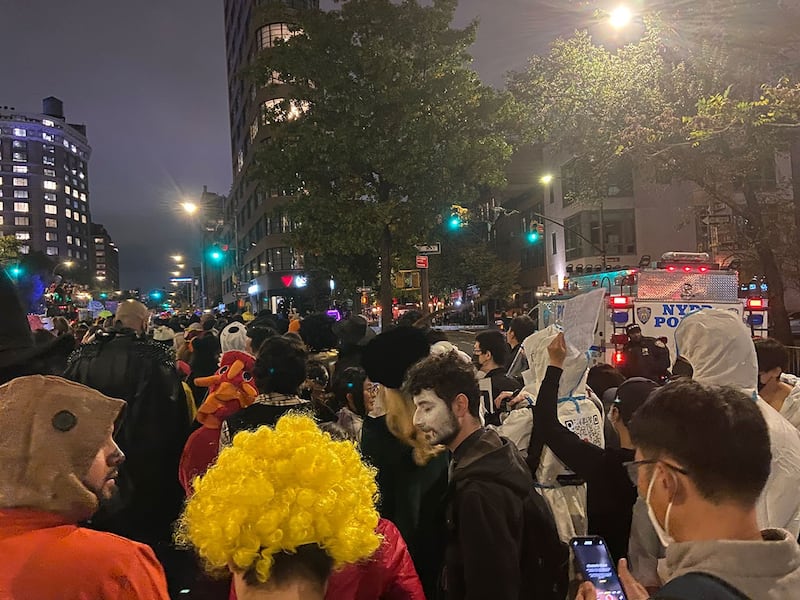 万圣节纽约华人集会 抗议习近平独裁（记者王允 拍摄）