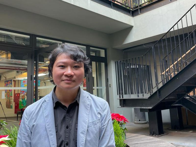 潘嘉伟表示,好友邹幸彤因与囚友交流,被处以单独囚禁作惩罚,突显香港监狱已日渐中国化。(陈子非摄)