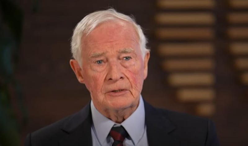 加拿大前总督约翰斯顿(David Johnston)担任外国干预特别报告员,调查中国干预问题。(视频截图)