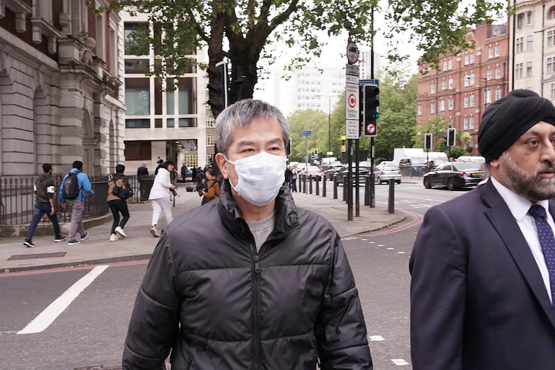 三名被告获准保释,被告Chung Biu Yuen自行步出法院,未有发言。 (记者石头摄)