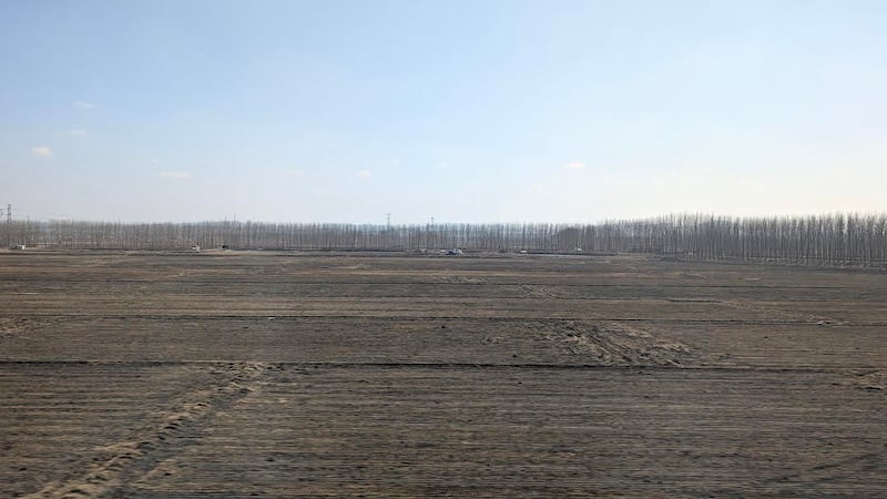 春耕时节，东北大面积整地翻土，土壤微生物在紫外线下死亡，同时也排放出大量二氧化碳。