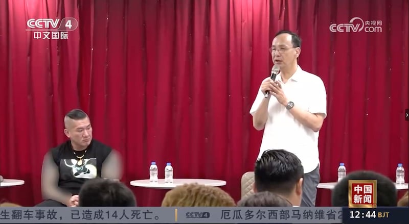 国民党21号邀请网红陈之汉参加反罢免的座谈,但央视播出新闻片段时,陈的手臂刺青被模糊处理。