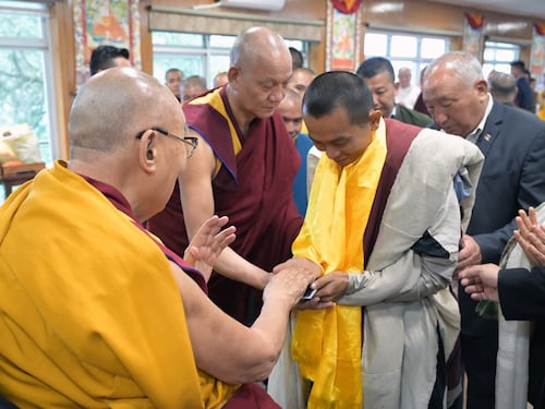 ༸གོང་ས་༸སྐྱབས་མགོན་ཆེན་པོ་མཆོག་གིས་དཀའ་ཁག་ཆེ་བའི་དུས་སྐབས་འདིར་༸རྒྱལ་དབང་རིན་པོ་ཆེ་ཡོད་བསམ་ནས་བློ་བདེ་པོ་བྱོས་ཞེས་མཇལ་བཅར་བ་ཚོར་བཀའ་སྩལ་མཛད་འདུག
